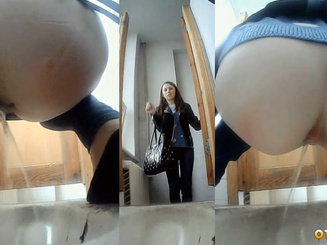 Попки девушек крупным планом засветились на камеру