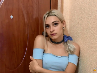 Пьяная соска предложила соседу поебаться пока его жены нет дома