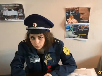 Сотрудница налоговой инспекции долбится с майором - в ролях Лолли Липс