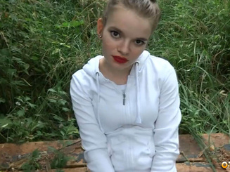 Дарина сосёт и ебется на лавочке в парке