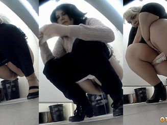 В учительском женском туалете. Скрытое видеонаблюдение